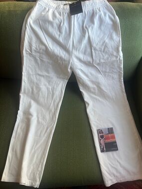 Brandy Melville Anastasia Sweatpants never worn, tag still on, SMALL/MEDIUM size